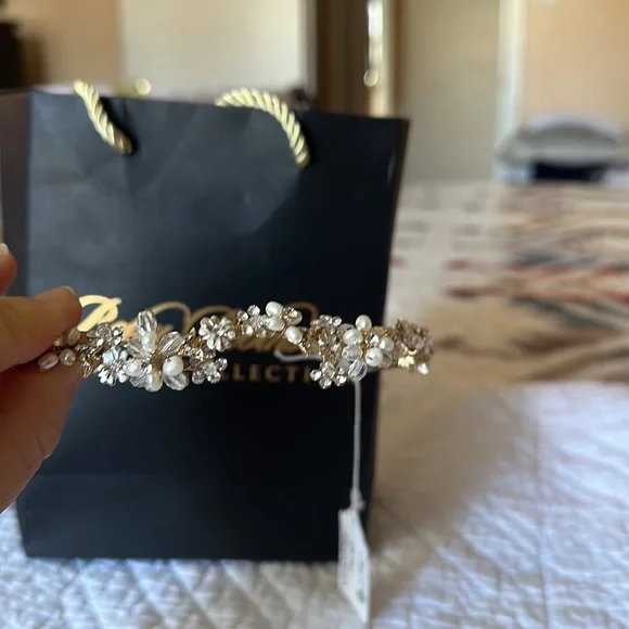 Bridal tiara - Picture 4 of 6